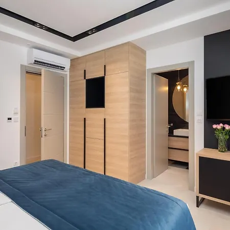 Luxury Unicus I, Ii, Iv 4*