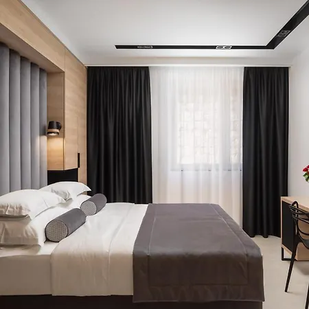 Luxury Unicus I, Ii, Iv سبليت